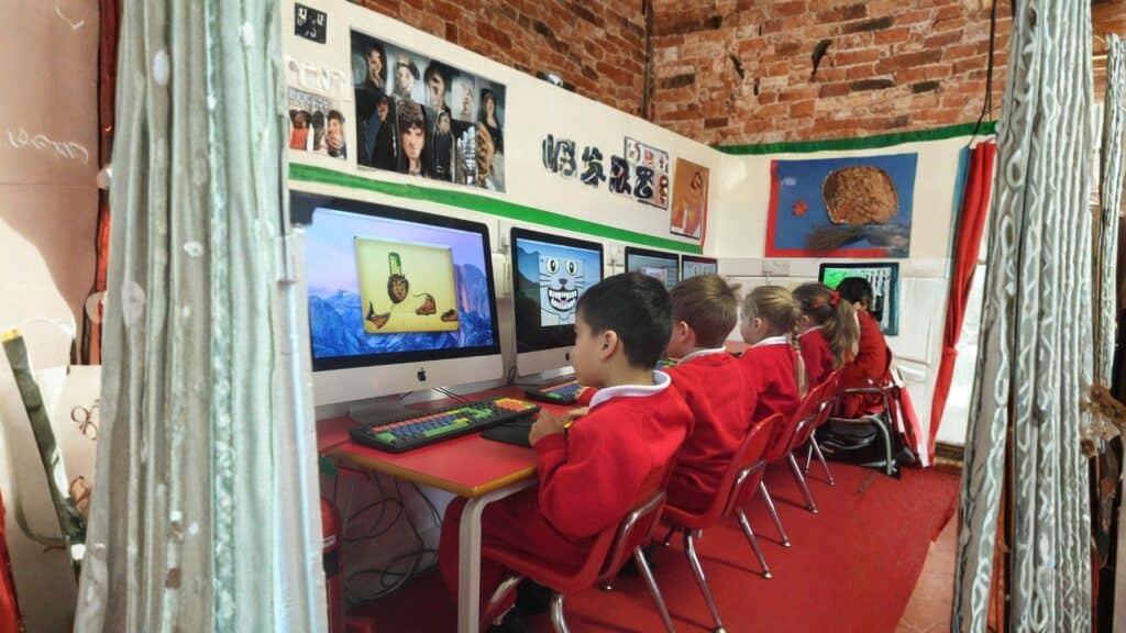 walton-nursery-children-using-iMac-computers.jpg