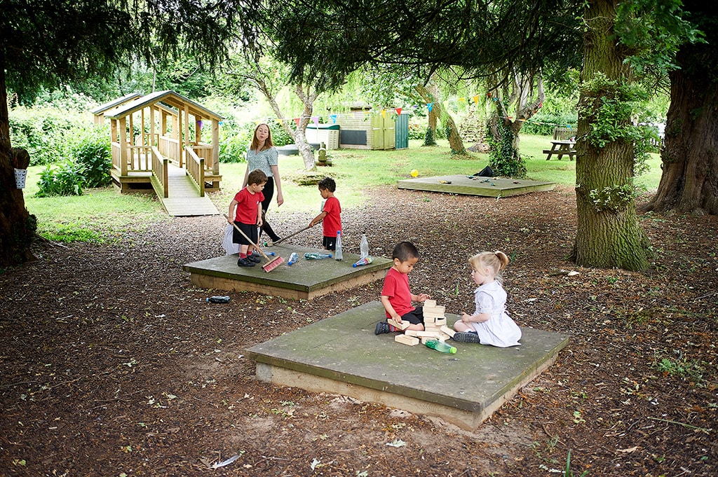 children-outdoors-walton-milton-keynes